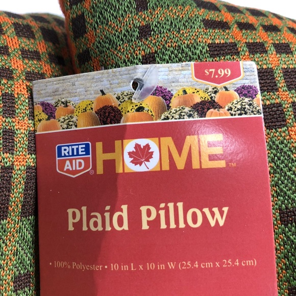 6x plaid pillows 10”x10”, value $48 - Picture 10 of 12